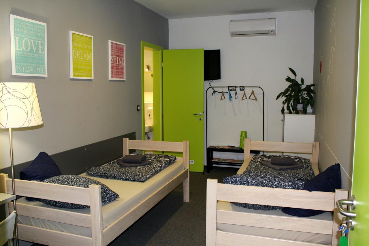 Hostel Chic Zagreb Buitenkant foto