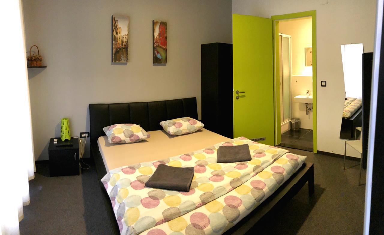 Hostel Chic Zagreb Buitenkant foto