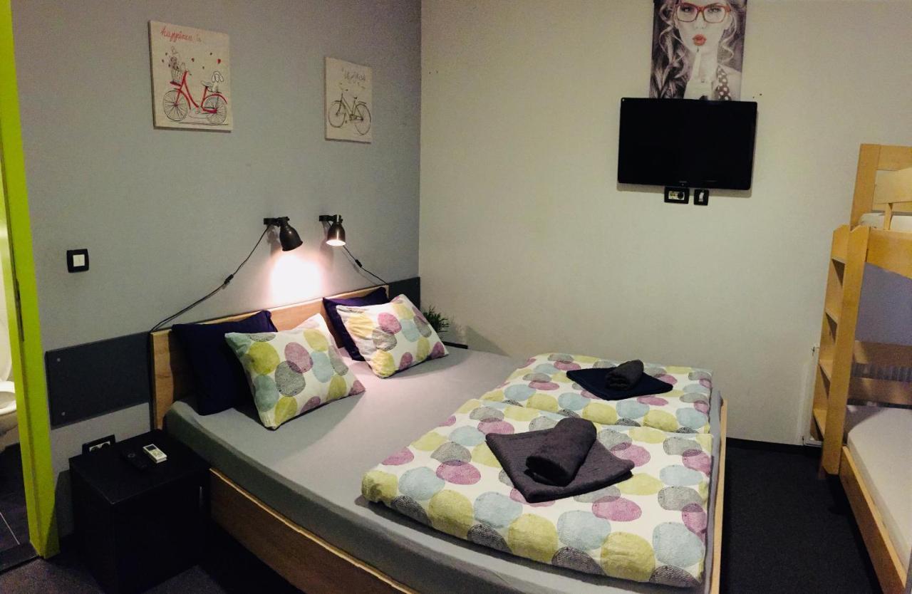 Hostel Chic Zagreb Buitenkant foto